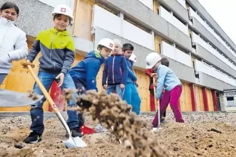 September 2017: Spatenstich zur Erweiterung der Woogbachschule.