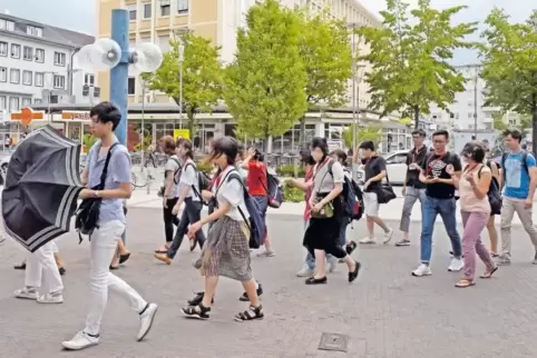 Stürmisch: Vom Berliner Platz werden die Studenten in Richtung Friedrich-Wilhelm-Wagner-Platz geweht.