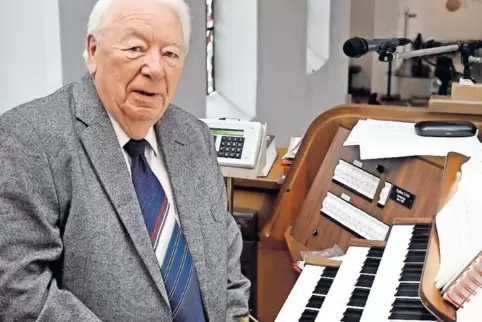 Organist Werner Garecht hat 2015 Abschied von der Kirchenorgel in St. Maria Magdalena genommen.