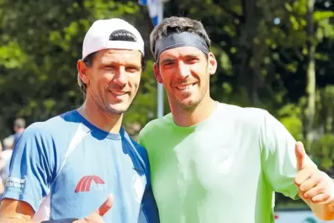 Krefelds Nummer zwei, Jürgen Melzer (links), schlug seinen jüngeren Bruder Gerald, der für Grün-Weiss Mannheim spielt, klar in z