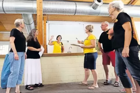 Inspizieren schon einmal die Halle: die Sunshine Singers.