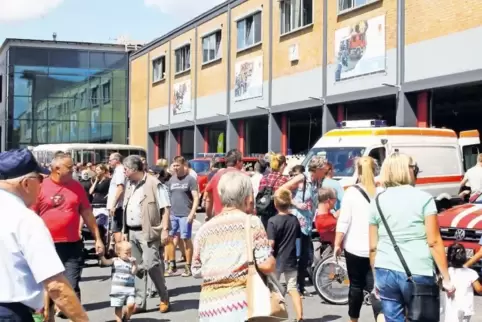 Reger Betrieb herrschte vor und in der Hauptfeuerwache in Mundenheim.