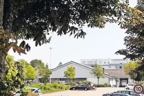 Aldi will den Parkplatz vergrößern. Die Stadt lehnt das ab.