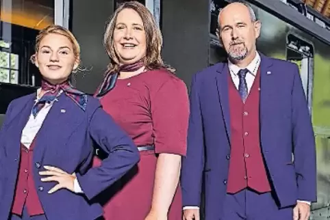 Outfit in dezentem Rot.