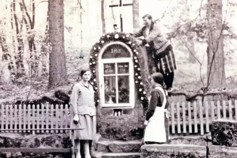 Bis vor 70 Jahren im Fr&uuml;hjahr stellte sich den Pilgern das Winterkirchel als Ruine mit dem uralten Marienbild dar. Seit 1789 gab