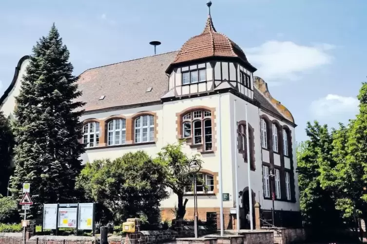 Die vor 115 Jahren erbaute Grundschule in Kirchheim ist seit 1975 im Eigentum der Verbandsgemeinde Grünstadt-Land, seit Januar d