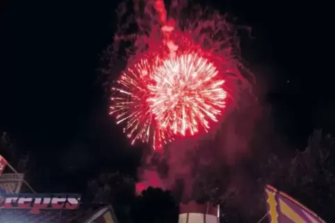 Am Montagabend wurde wieder ein Feuerwerk gezündet, danach die Miss Lauterecken gewählt.