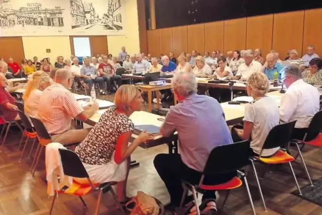 Voll besetzt: Rund 60 Zuschauer kamen zur Ortsbeiratssitzung. Voll besetzt: Rund 60 Zuschauer kamen zur Ortsbeiratssitzung.