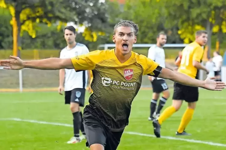 Freude pur: Ensar Durasi jubelt über seinen Treffer zum 1:0 für den TuS Flomersheim.