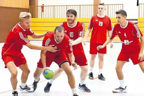 Rot gegen Rot: die TG Waldsee im Training am Dienstagabend.