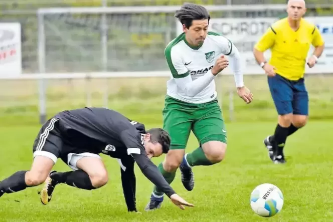 Matej Carapina (rechts) und die DJK Eppstein wollen mit einem Erfolg gegen den LSC II einen Fehlstart in der Liga vermeiden. Matej Carapina (rechts) und die DJK Eppstein wollen mit einem Erfolg gegen den LSC II einen Fehlstart in der Liga vermeiden.