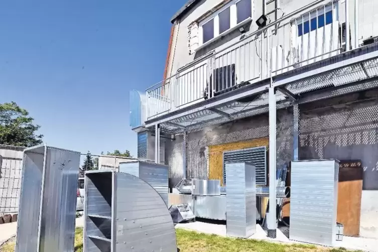 L&uuml;ftungselemente warten derzeit auf den Einbau.