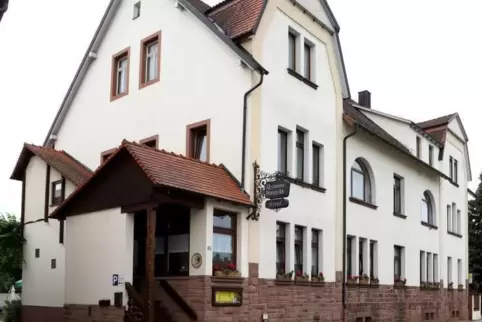 Der „Pfälzer Hof“ hat geschlossen. Morgen gibt es einen großen Flohmarkt, bei dem auch das Inventar verkauft wird.  Foto: Iverse