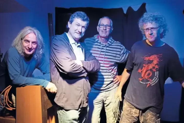 „Extra Vergine“ sind (von links) Michael Jurkat (Bass), Joachim Dusemond (Piano), Rolf Jacob (Schlagzeug) und Michael Gass (Gita