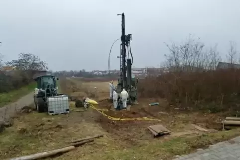 Anfang des Jahres fanden Probebohrungen für die neue Dichtwand statt. Diese waren nötig, um die veränderte Konzeption umsetzen z