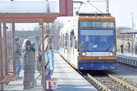 Ob, wann und wie Maudach ans Straßenbahnnetz – hier die Haltestelle Westlich B 9 – angebunden wird, ist noch offen. Bis zum Jahr