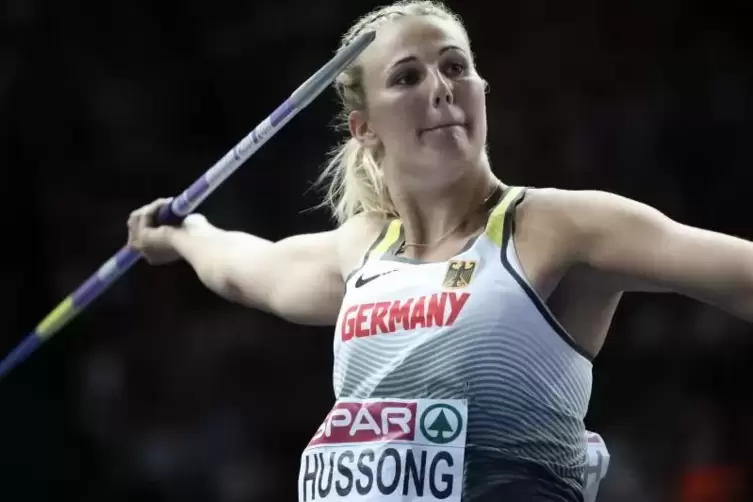 Der Wurf zur Goldmedaille: Christin Hussongs Speer landete bei der EM in Berlin bei 67,90 Metern. Am Donnerstag trägt sich die 2