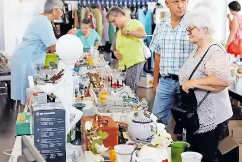 Für jeden etwas dabei: Flohmarkt bei der Jubiläumskerwe.