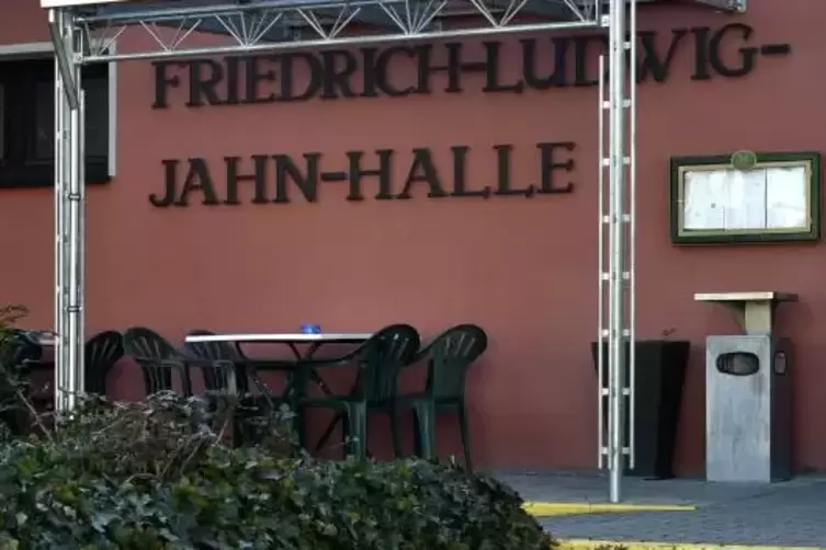 Soll testweise ohne Gastwirt genutzt werden: die nach Friedrich Ludwig Jahn benannte Halle in Bobenheim. Foto: BOLTE