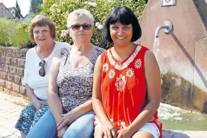 Traudel Ovali (72), Heidi Strohmeier (75) und Sayeeda Rennhofer (50) helfen Flüchtlingen von Beginn an.