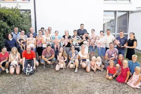 Hören sich an, welche Angebote es für Kinder in der Ortsgemeinde Römerberg und im Rhein-Pfalz-Kreis gibt: die Eltern und ihre im