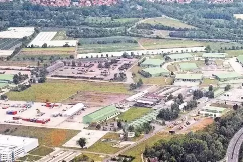 Aus der Luft: das US-Depot südlich von Lingenfeld.
