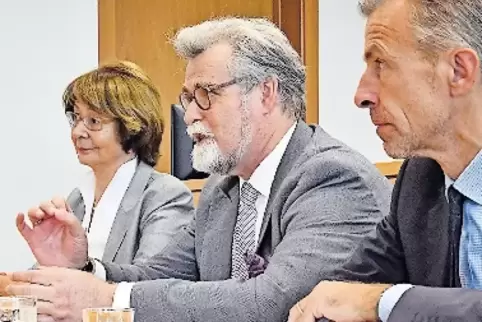 Herbert Mertin (Mitte) gestern in Neustadt.