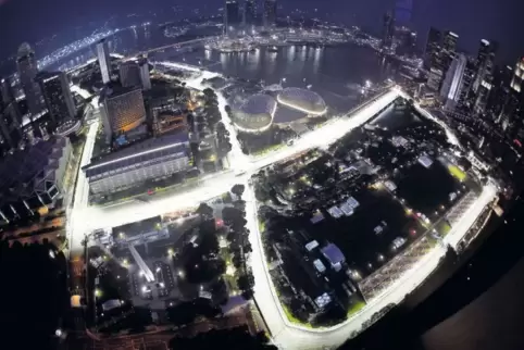 So sieht die vollständig beleuchtete Formel-1-Rennstrecke in Singapur von oben aus. Beim DTM-Rennen in Misano rechnet Jamie Gree