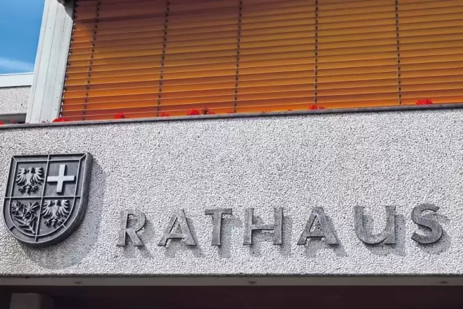 Noch ist an der Verwaltung in der Hauensteiner Schulstraße der Schriftzug »Rathaus« zu lesen. Nach der Fusion mit dem Dahner Fel