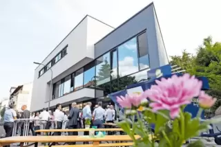 Schmuck: die neue Geschäftsstelle der Technischen Akademie Südwest am Eingang zur Hochschule.