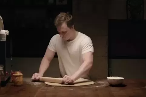 Die Erotik des Teigknetens: Tim Kalkhof spielt in „The Cakemaker“ den Berliner Konditor Thomas. Der 30-Jährige stammt aus Heidel