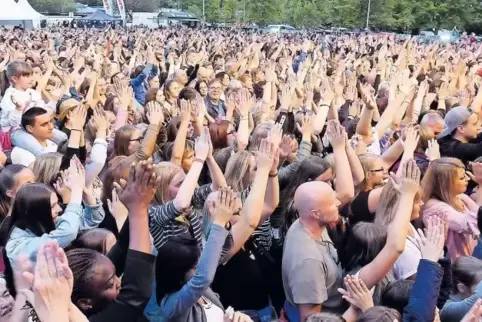 Stimmungsvoller Herrngarten: 5000 Besucher sorgten am Freitagabend bei den Konzerten von Max Giesinger, Lea und der Band „Elijah