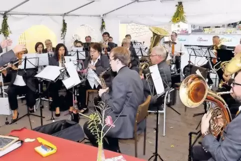 Wie immer wurde das Kerwegeschehen musikalisch von der Kolpingkapelle umrahmt.