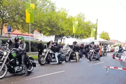 Alleinstellungsmerkmal der Kerwe: das Bikertreffen in Queichheim.