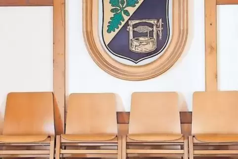 Die Eicheln im Wappen weisen auf den ersten Teil des Ortsnamens hin: Kâss und Kos war früher eine Bezeichnung für junge Eichen. 