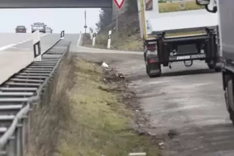 Ein Verkehrsteilnehmer hatte Hilfeschreie aus einem Lkw gehört.  Symbolfoto: view