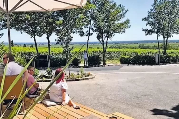 Grandios: die Aussicht von der Terrasse.