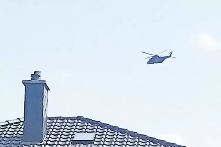 Wieder lautes Geknatter: Am Dienstagnachmittag drehte ein US-Militärhubschrauber über Mittelbrunn seine Runden.