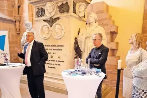 Präsentierten gestern vor dem Unionsdenkmal in der Stiftskirche das Programm zum 200. Unionsjubiläum: (von links) Kirchenpräside