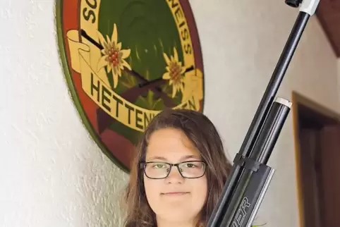 Der Stolz des Schützenvereins Hettenhausen: Lea Linsmayer (13).