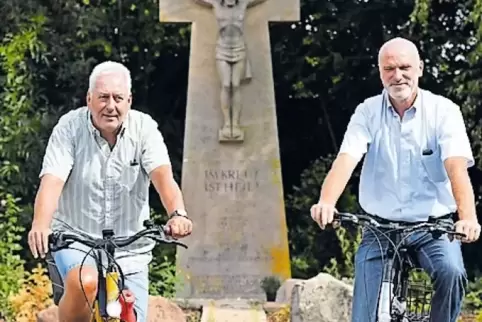 SInd beide gerne mit dem Fahrrad unterwegs: Walter Bleh (links) und Georg Riede.