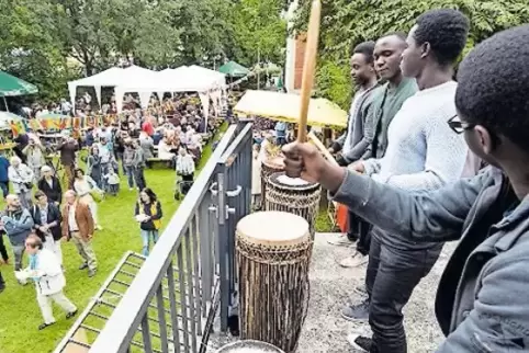 Eine Trommelgruppe aus Ruanda sorgte bei der Martinskerwe für Unterhaltung.