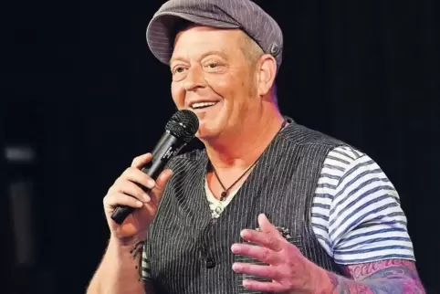 Unterhaltsamer Seefahrer: Michael Eller bei seinem Auftritt im Deidesheimer Boulevardtheater.