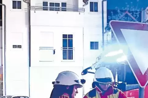 Die Feuerwehren der Verbandsgemeinde Wachenheim waren am Samstag mit 45 Einsatzkräften vor Ort.