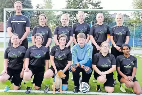 Das Team der SG Ixheim/Einöd für die neue Bezirksliga-Saison (vorne von links): Stephanie Stegner, Christina Klensch, Michelle H