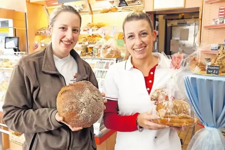 Mit Annalena (links) und Constanze Scheurich ist bereits die vierte Generation in der Essinger Landb&auml;ckerei dabei.
