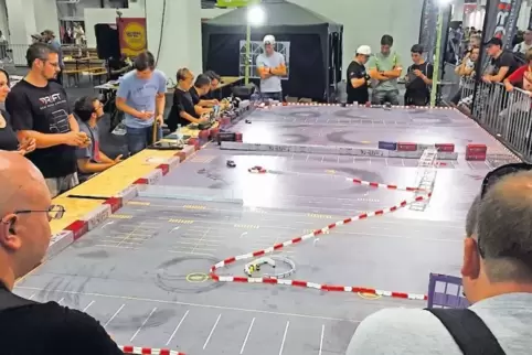 Die Drift-Rennen am Sturmkind-Stand zogen immer wieder Blicke auf sich. Auch ohne speziellen Parcours lassen sich Rennen fahren.