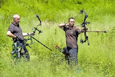 Ihre Zielobjekte finden die Bogenschützen an diesem Wochenende im Gelände bei Hinzweiler in der Nähe von Kusel.