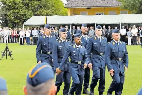 Haben gerade ihren Diensteid abgelegt: Soldaten der Luftwaffe.