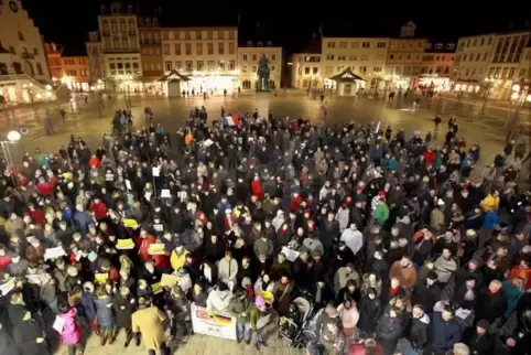 Für Freitagabend sind zwei Kundgebungen auf dem Landauer Rathausplatz angemeldet. Das Archivbild entstand im Januar 2015 bei ein